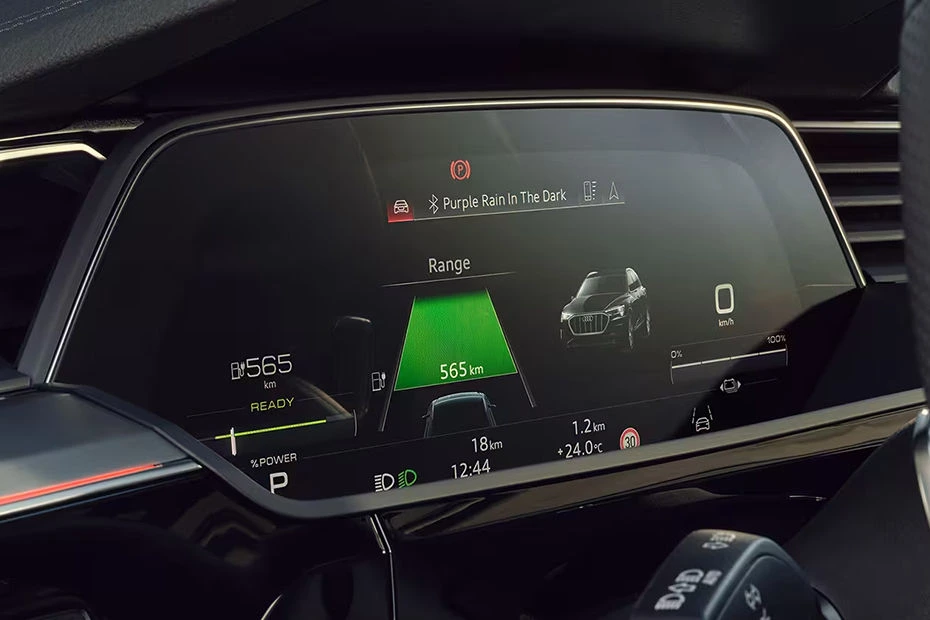 Q8 e-tron Sportback — Photo