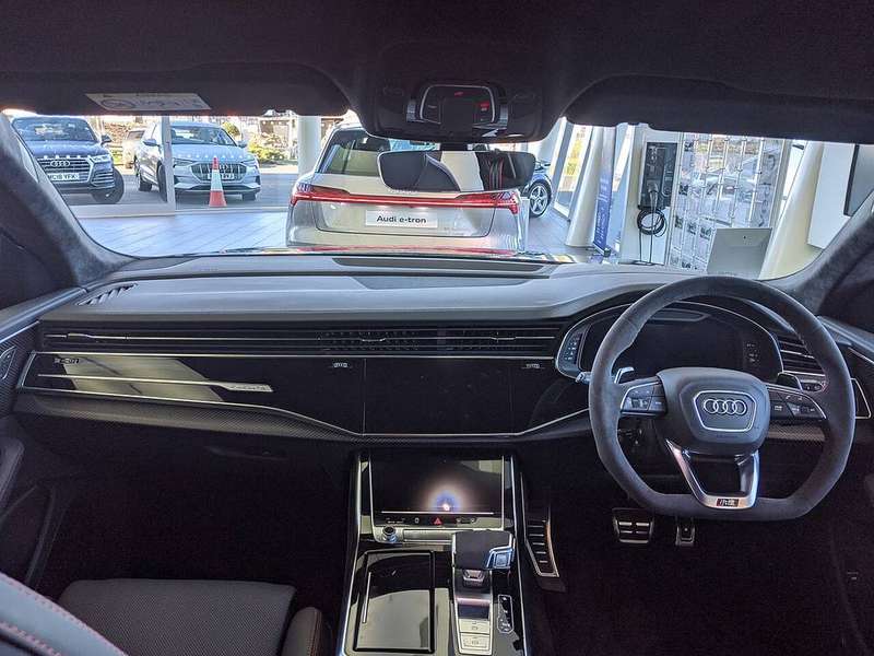 RS Q8 Performance — Interior