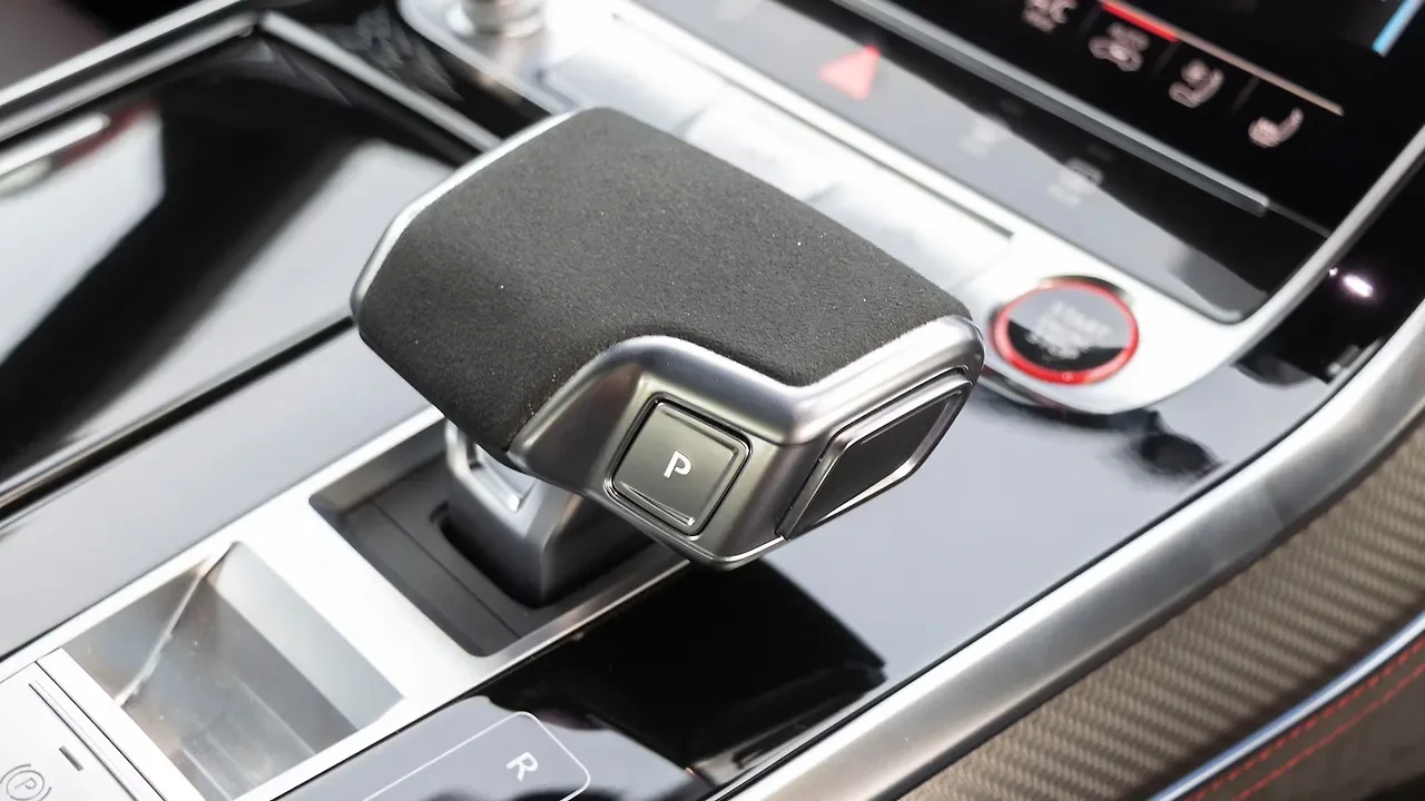 RS Q8 Performance — Photo