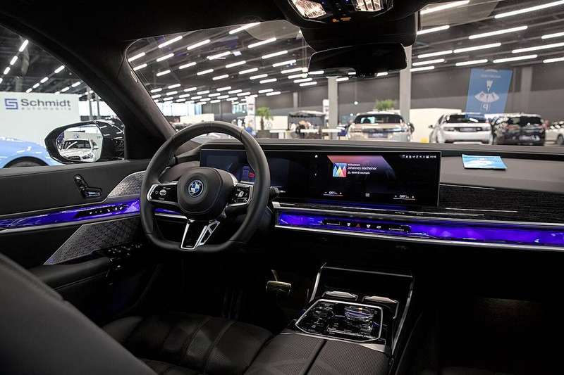 i7 — Interior