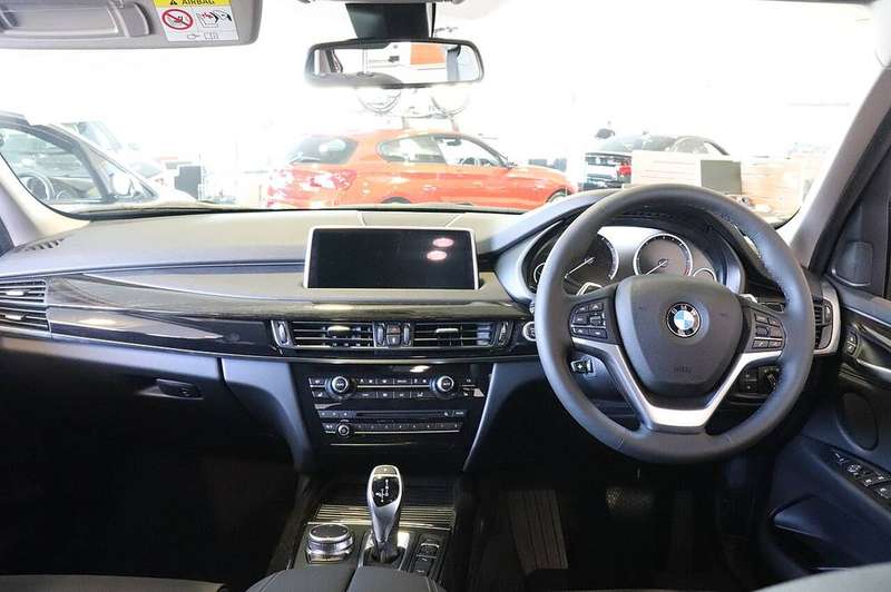X5 — Interior