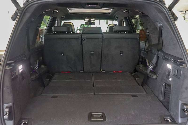 X7 — Interior