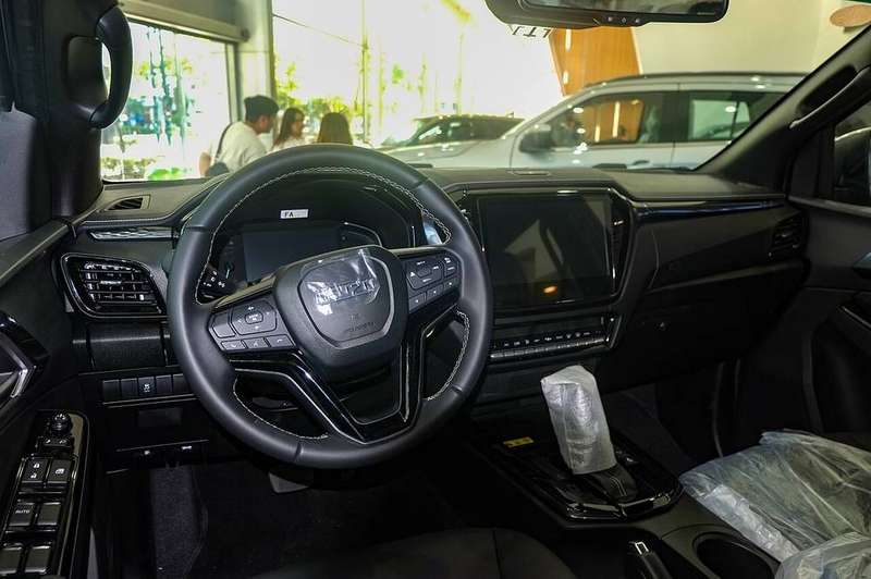 D-Max — Interior