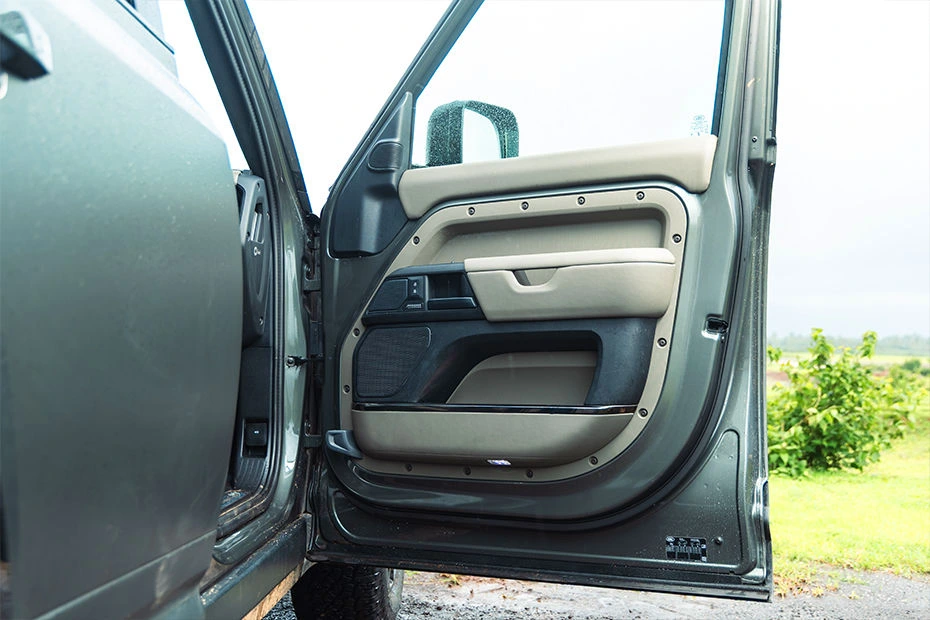 Defender — Photo