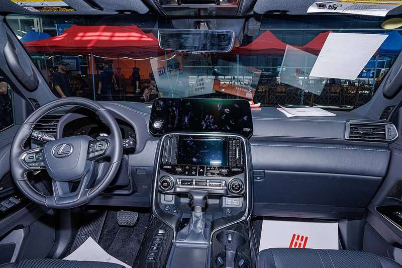 LX — Interior