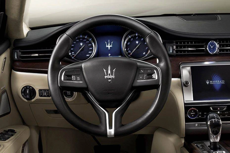 Quattroporte — Photo