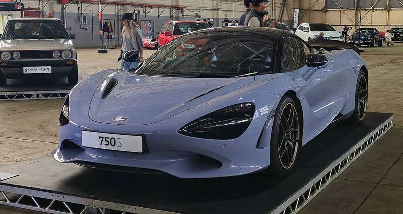 750S — Exterior