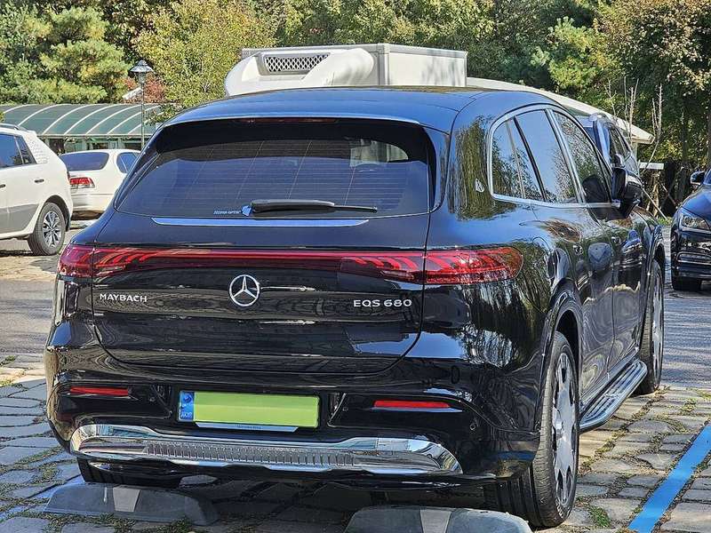 EQS SUV — Exterior