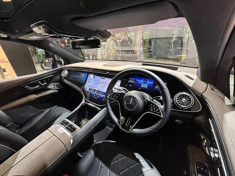 EQS SUV — Interior