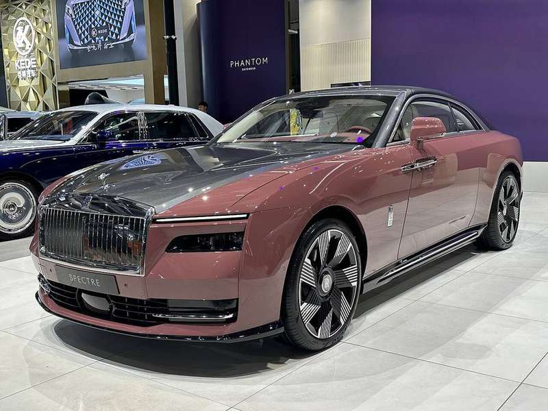 Spectre — Exterior