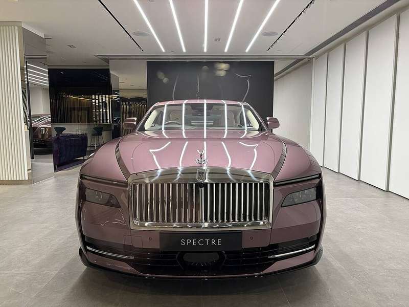 Spectre — Exterior