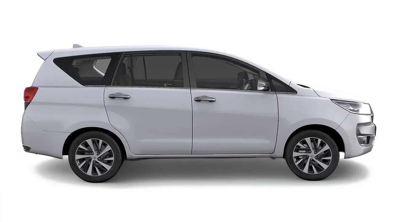 Innova Crysta — Photo