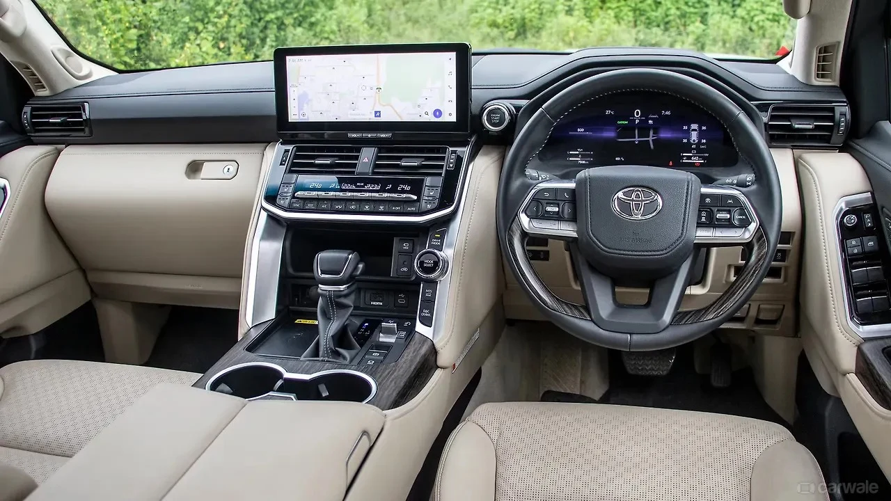 Land Cruiser 300 — Photo